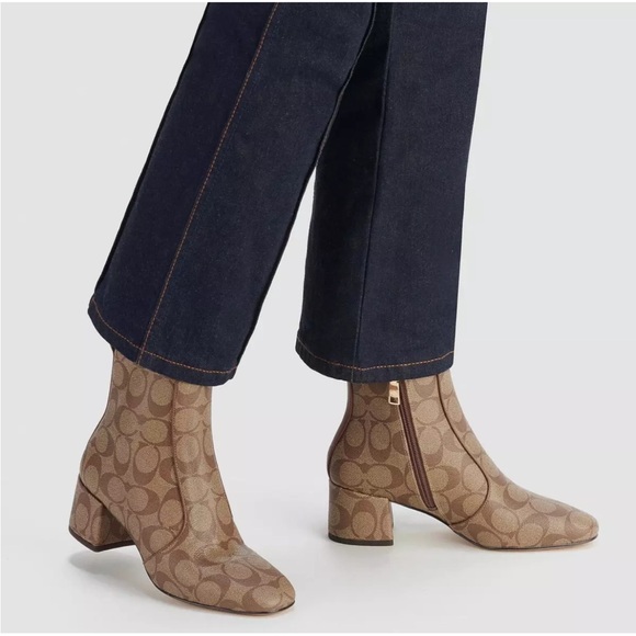 NEW! NIB COACH Noah Bootie in Signature C Canvas Khaki Size 9.5 - Picture 3 of 10